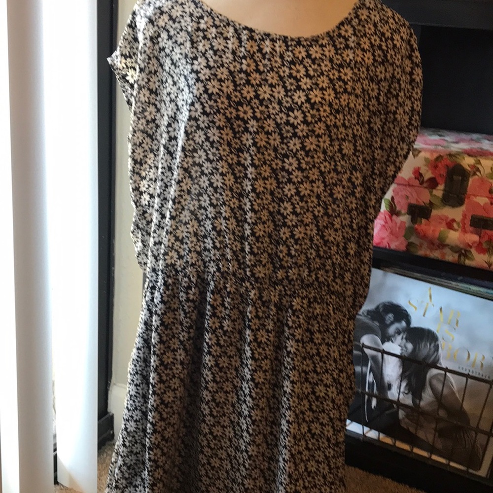 Scoop neck daisy dress